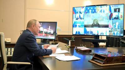 Владимир Путин - Путин предоставил регионам право продлить нерабочие дни по COVID-19 - vm.ru - Россия