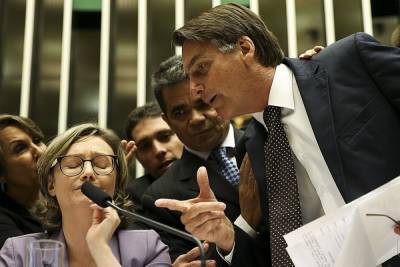 Жаир Болсонару - В сенате Бразилии выдвинули обвинения Болсонару за его политику в пандемию - aif.ru - Бразилия