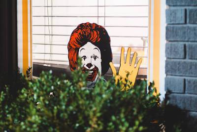 «Макдоналдс» уравняет зарплату мужчин и женщин - lenta.ru