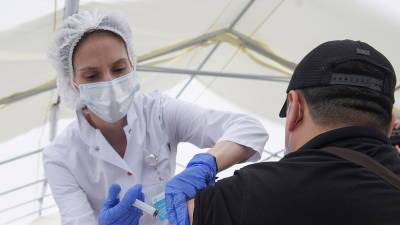 В Омской области вакцинацию от COVID-19 прошли более 662 тысяч жителей - russian.rt.com - Севастополь - Омская обл.