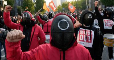 В костюмах из "Игры в кальмара": Южную Корею охватили протесты членов профсоюза (видео) - focus.ua - Украина - Южная Корея