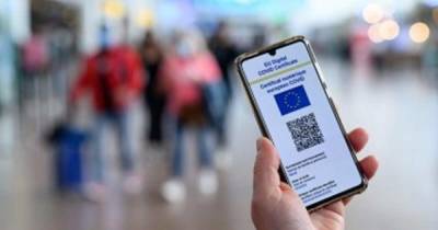 ЕС призвал ЕК ускорить признание COVID-сертификатов с другими странами - ren.tv - Евросоюз - Брюссель