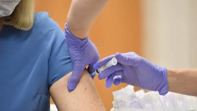 Врач Руженцова назвала пожизненное противопоказание к вакцинации от коронавируса - russian.rt.com