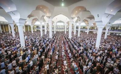 Тегеран впервые провел публичную пятничную молитву за последние 2 года - unn.com.ua - Украина - Киев - Иран - Тегеран