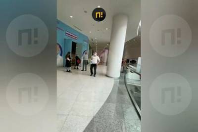 Москвичи выстроились в гигантские очереди за прививкой от COVID-19 - lenta.ru - Москва