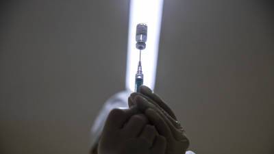 Сильви Бриан - В ВОЗ заявили о безопасности одновременной вакцинации от COVID-19 и гриппа - russian.rt.com