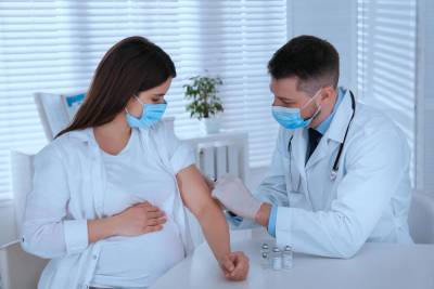 Вакцинация на ранних сроках беременности против COVID-19 не вызывает ее прерывания - news.israelinfo.co.il - Норвегия - Израиль