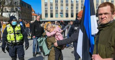 ФОТО: В Таллине проходит многотысячный митинг против антиковидных ограничений - rus.delfi.lv - Эстония - Латвия - Литва - Таллин
