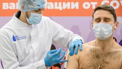 Прививки от коронавируса в "Галерее" ежедневно делают по 700 петербуржцев - dp.ru - Санкт-Петербург
