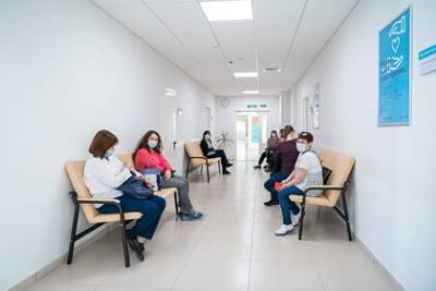 Пожилая пара заболела коронавирусом после длительного ожидания в очереди к врачу - lenta.ru - Урюпинск