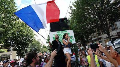 Митинги против принудительной вакцинации прошли по всей Франции - iz.ru - Франция - Париж - Израиль