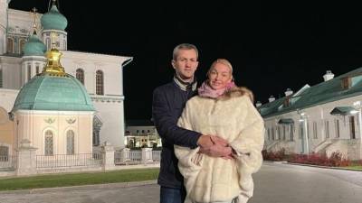 Анастасия Волочкова - Анастасия Волочкова увезла нового жениха Володю в монастырь - 5-tv.ru