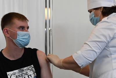 Александр Гинцбург - Гинцбург назвал побочные эффекты вакцины от COVID-19 для подростков - lenta.ru