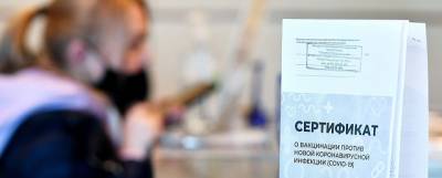 Александр Гинцбург - Гинцбург: 80% пациентов, заболевших после вакцинации «Спутником V», купили сертификат - runews24.ru - Россия