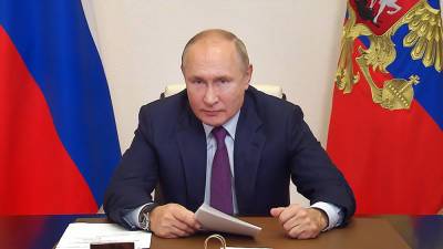Владимир Путин - Путин затребовал отчет по оплачиваемым выходным для вакцинации от COVID-19 - tvc.ru