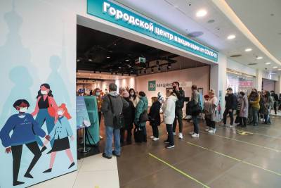 В Москве выстроились очереди в пункты вакцинации от COVID-19 - tvc.ru - Москва