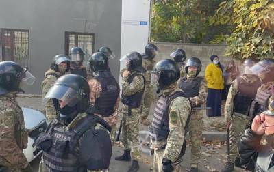 В Симферополе возле здания суда задержали крымских татар - korrespondent.net - Украина - Симферополь - республика Крым