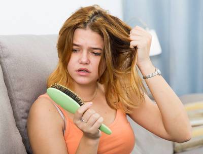 Назван способ остановить выпадение волос после коронавируса - tvc.ru