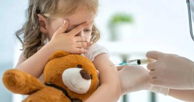 Вакцина - трехлеткам: в Китае начнут прививать детсадовцев от COVID - ren.tv - Китай