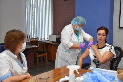 Стимулировать выплатами будут сотрудников Дзержинского завода за прививки - vgoroden.ru - Дзержинск - Бийск