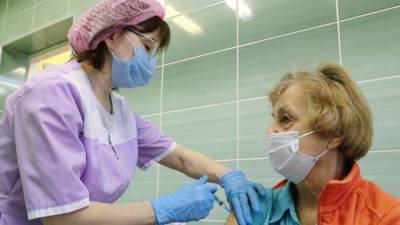 Роспотребнадзор напомнил пожилым гражданам о важности вакцинации против COVID-19 - inforeactor.ru