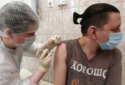 Минздрав разрешил одновременно прививаться "Спутником Лайт" и вакциной от гриппа - tvc.ru