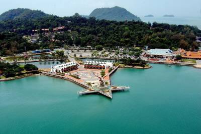 Малайзия откроет курорт Лангкави для вакцинированных туристов - runews24.ru - Малайзия