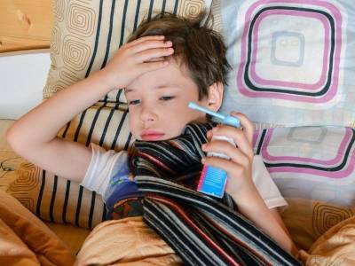 Медики научили россиян отличать ковид от гриппа и простуды уже по первым симптомам - bloknot.ru