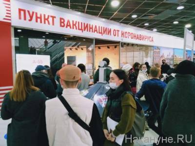 В Екатеринбурге – очереди на вакцинацию, а вакцинированные не могут получить QR-код - nakanune.ru - Екатеринбург