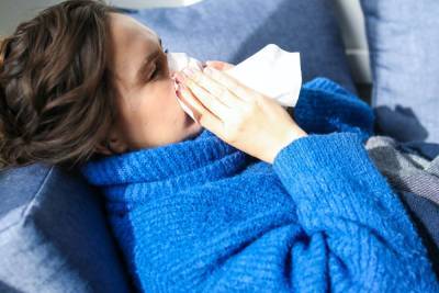В Минздраве РФ разъяснили, как отличить COVID-19 от гриппа и простуды по первым симптомам - abnews.ru - Россия