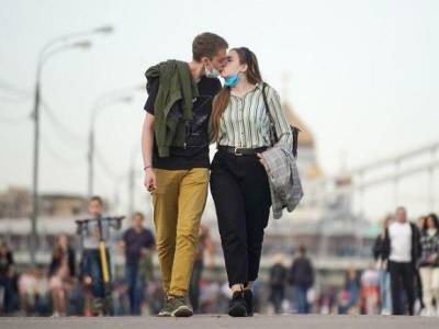 Подростковые поцелуи могут привести к склерозу - rosbalt.ru