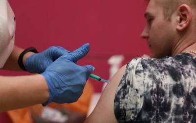 Липчан, желающих вакцинироваться, стало больше как в поликлиниках, так и в мобильных пунктах - lipetskmedia.ru - Москва - Липецк