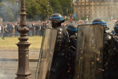Во Франции накрыли террористическое сообщество и предотвратили госпереворот - mk.ru - Франция