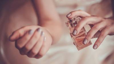 ТОП-8 уловок маркетологов, чтобы заставить женщин покупать парфюм - 5-tv.ru