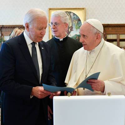 Джон Байден - Франциск - Папа Римский Франциск на встрече с Байденом назвал его хорошим католиком - radiomayak.ru - Сша