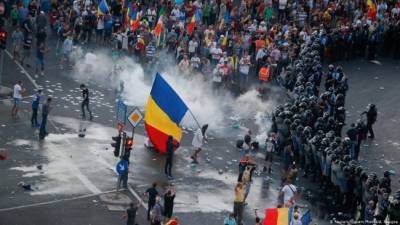 В Румынии прошли массовые протесты против коронавирусных ограничений - eadaily.com - Румыния