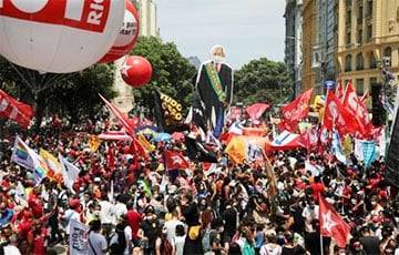 В 160 городах Бразилии прошли массовые акции против президента Болсонару - charter97.org - Белоруссия - Бразилия