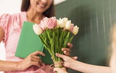 Что подарить на День учителя 5 октября 2021 года классному руководителю - yur-gazeta.ru