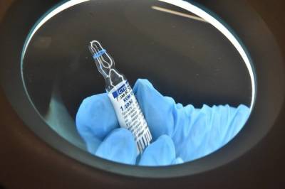 Угур Шахин - Действующие вакцины от коронавируса защитят еще минимум полгода - эксперты - infox.ru - Англия - Германия