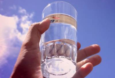 Эксперты рассказали, сколько и какой воды нужно пить во время холодов - ukrainianwall.com - Украина