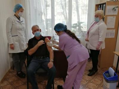 В Харькове на избирательных участках вакцинировали от коронавируса 3 тыс. человек – мэрия - gordonua.com - Украина - Харьков