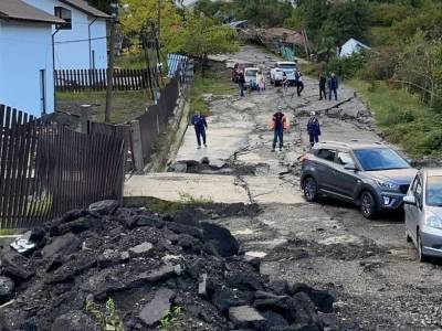 Видеокадры апокалипсиса в Сочи: оползень разрушил дома и уничтожил трассу - bloknot.ru - Сочи