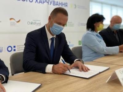 Сергей Шкарлет - В Украине как минимум одну дозу вакцины от коронавируса получил 81% учителей - gordonua.com - Украина