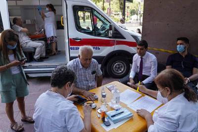 Армения столкнулась с дефицитом вакцины от коронавируса для второй прививки - lenta.ru - Армения