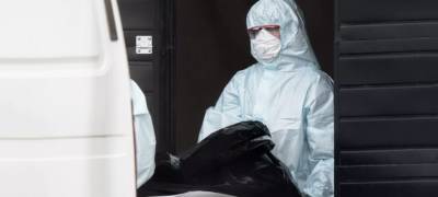 Впервые с начала пандемии в России за сутки от коронавируса умерли более 900 человек - stolicaonego.ru - Россия