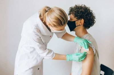 4 фактора, повышающие риск заражения вакцинированных ковидом - skuke.net - Англия