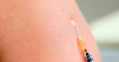 Доля получивших вакцину от Covid-19 латвийцев превысила 50% жителей страны - rus.delfi.lv - Латвия