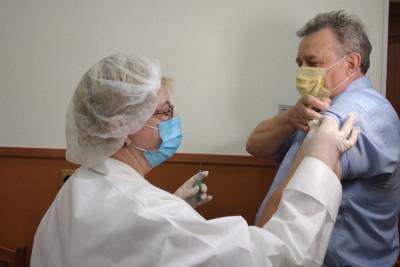 Десятки работников мэрии Великого Новгорода вакцинировались от гриппа и ковида - mk.ru - Великий Новгород
