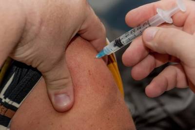 В ДНР от COVID-19 вакцинировались около 200 000 человек - mk.ru - Днр