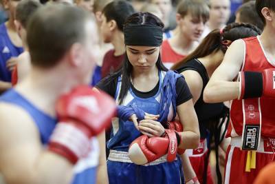 Вход на чемпионат по боксу среди женщин в Челябинске будет бесплатным. Но по QR-кодам - znak.com - Россия - Челябинск